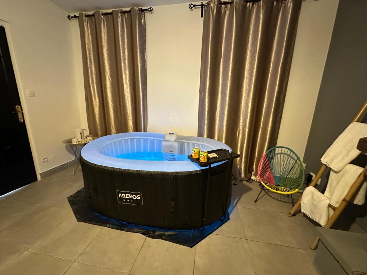 Love Room Avec Jacuzzi Proche Paris Et Roissy Cdg Persan Экстерьер фото