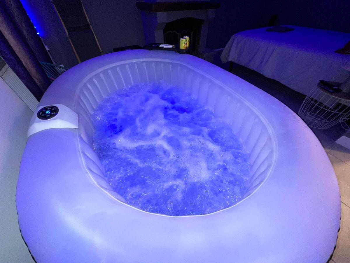 Love Room Avec Jacuzzi Proche Paris Et Roissy Cdg Persan Экстерьер фото